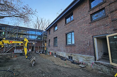 Auch am Außenbereich vor der Festhalle wird bereits gearbeitet.