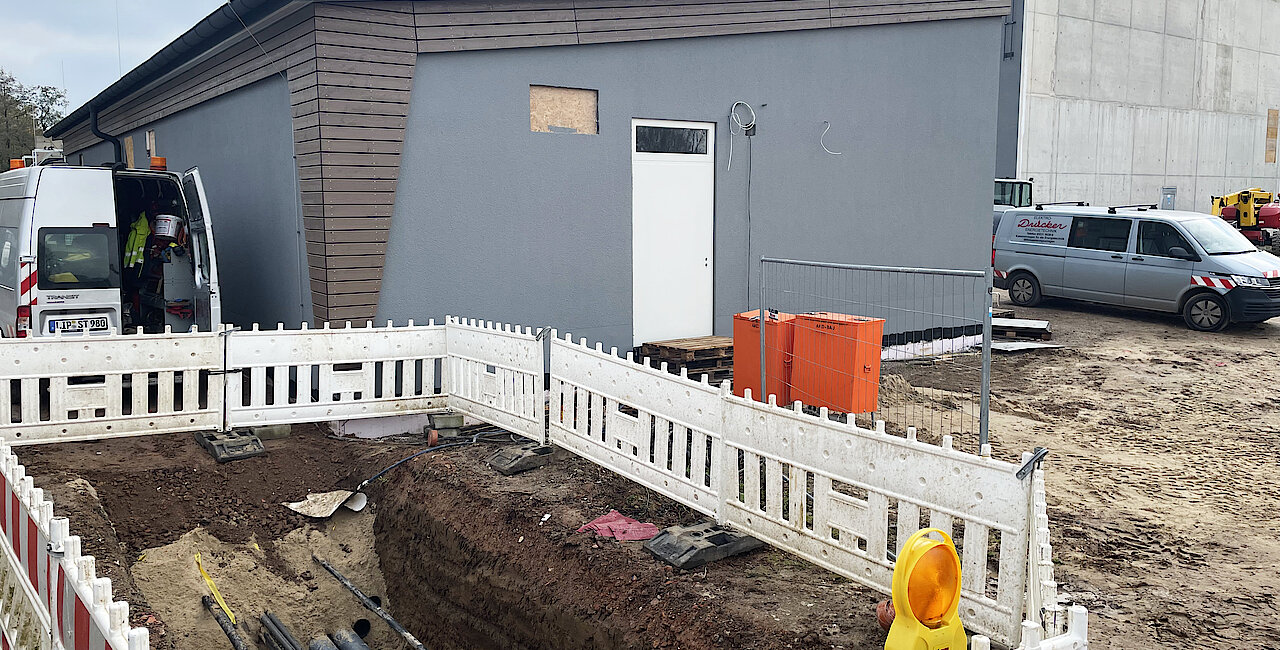 Das neue Umspannwerk, auf dem Gelände an der Ziegelstraße, nimmt Formen an.